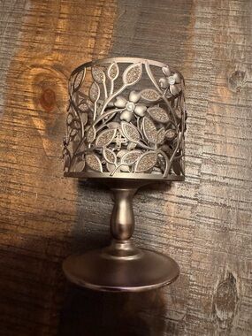 Bath & Body Works Dogwood Pedestal 3-Wick Candle Holder